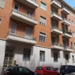 Facciata di casa in vendita in via Vidua Torino.