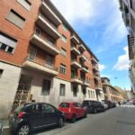 Facciata di casa in vendita in via Vidua Torino.