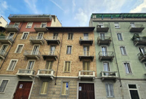 Intera palazzina d'epoca cielo-terra in vendita - Torino Parella 1 InteraPalazzinaParellaViaExilles anteprima02