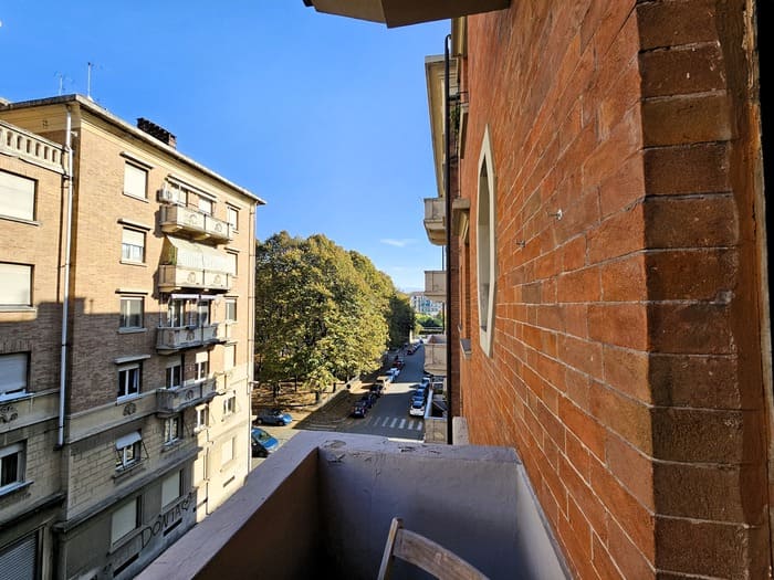 Balcone di appartamento in vendita nuda proprieta via Camino 2 Torino