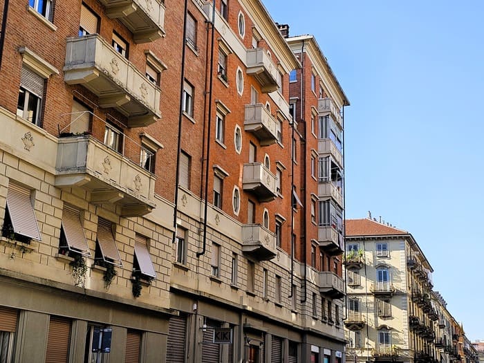 Facciata appartamento in vendita nuda proprieta via Camino 2 Torino