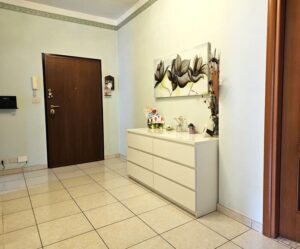 ingresso di trilocale in vendita torino zona vanchiglietta
