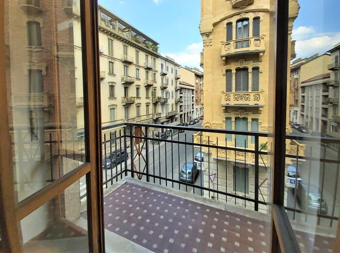 balcone di appartamento in affitto via duchessa jolanda torino