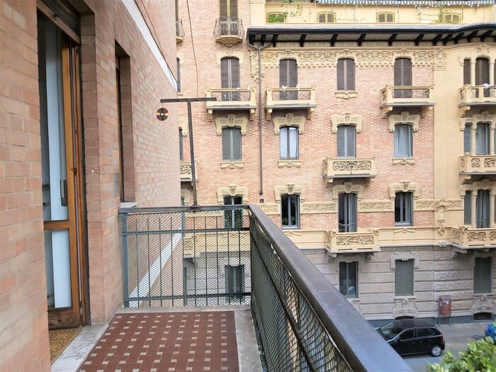 balcone di appartamento in affitto via duchessa jolanda torino