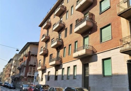 facciata di casa in affitto torino san donato