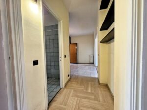 corridoio di casa in affitto torino via migliara