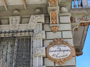 Facciata di casa in vendita torino via Avogadro