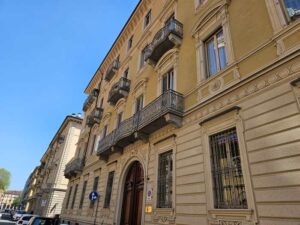 Facciata di casa in vendita torino via Avogadro