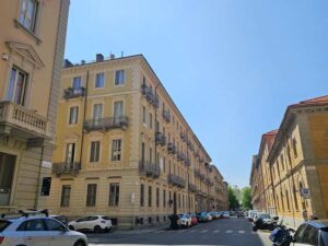Facciata di casa in vendita torino via Avogadro
