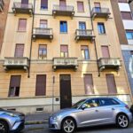 Facciata di casa in vendita uso investimento via Cialdini Torino