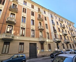 Appartamento in vendita Torino via Piffetti - Facciata di casa in vendita torino via piffetti