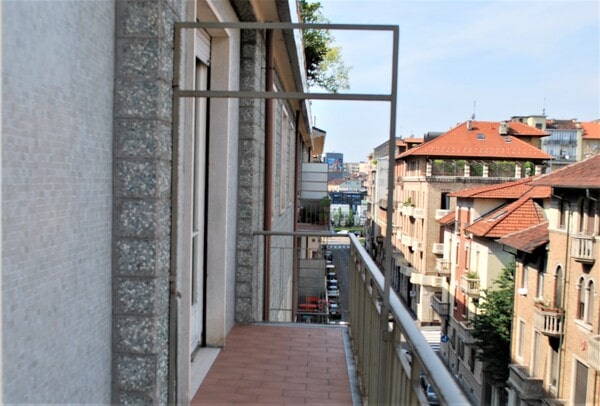balcone appartamento in via casalis torino