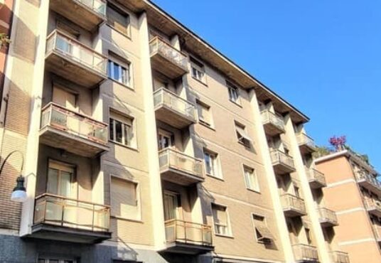 facciata di casa in vendita via giacinto collegno torino