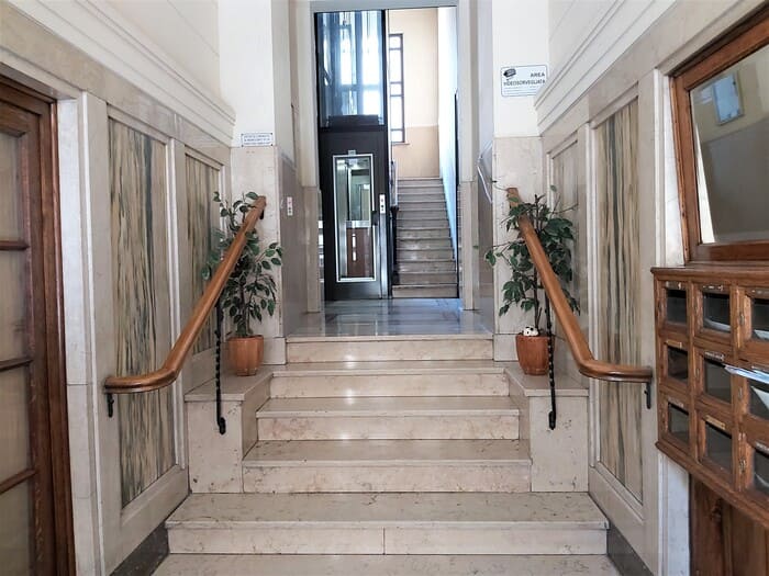 scale di appartamento in vendita via duchessa jolanda torino