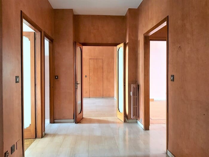 corridoio di appartamento in vendita via duchessa jolanda Torino
