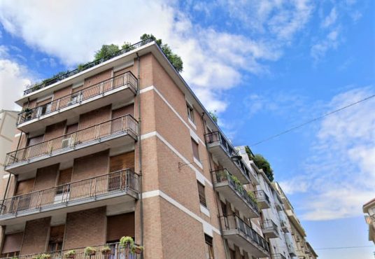 facciata di appartamento in vendita via duchessa jolanda Torino