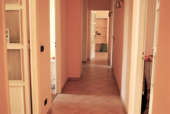corridoio di casa in affitto per studenti torino
