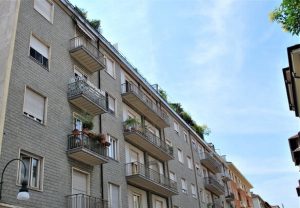 facciata casa in via casalis torino