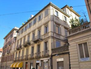 attico ristrutturato piazza statuto via balbis torino