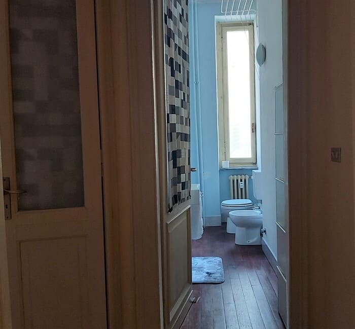 bagno di casa in affitto via palmieri torino