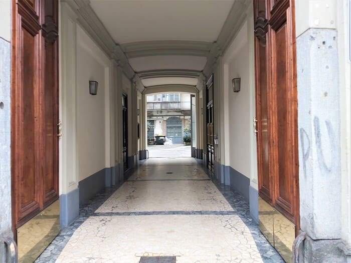 androne di casa in affitto via madama cristina torino