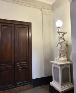 porta ingresso di casa in vendita via Madama Cristina 19 Torino