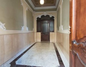 androne di mansarda in vendita torino via cibrario