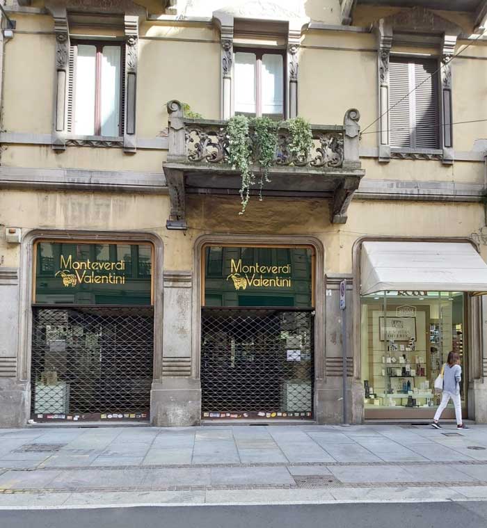 Piazza Castello Torino negozio in affitto