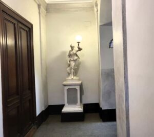 androne di casa in vendita via Madama Cristina 19 Torino