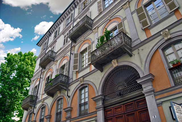 Torino via saluzzo vendita mansarda arredata