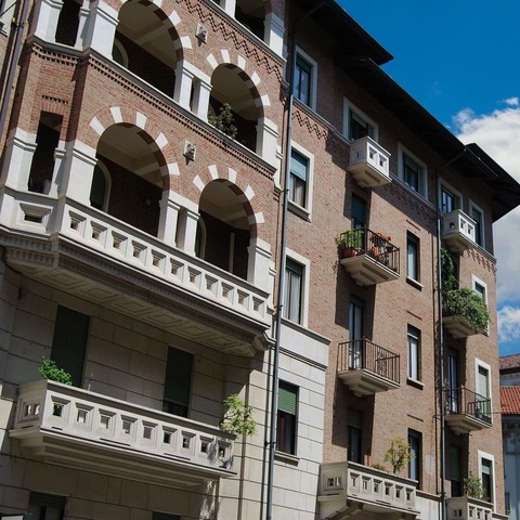 facciata balcone di appartamento in vendita via palmieri torino
