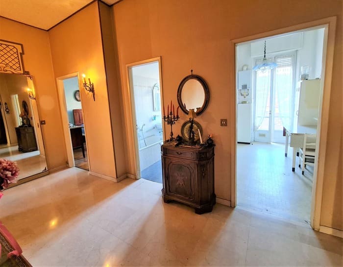 corridoio di casa in vendita torino via bagetti 20