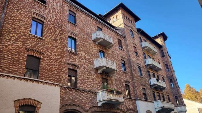 facciata di casa in vendita torino via bagetti 20
