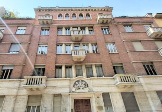facciata di casa in vendita torino via beaumont