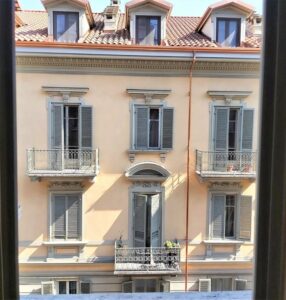 finestra di casa in vendita torino via beaumont