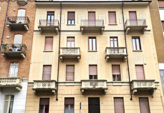 facciata di casa in vendita uso investimento via Cialdini Torino