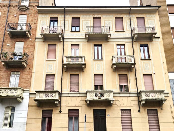 facciata di casa in vendita uso investimento via Cialdini Torino